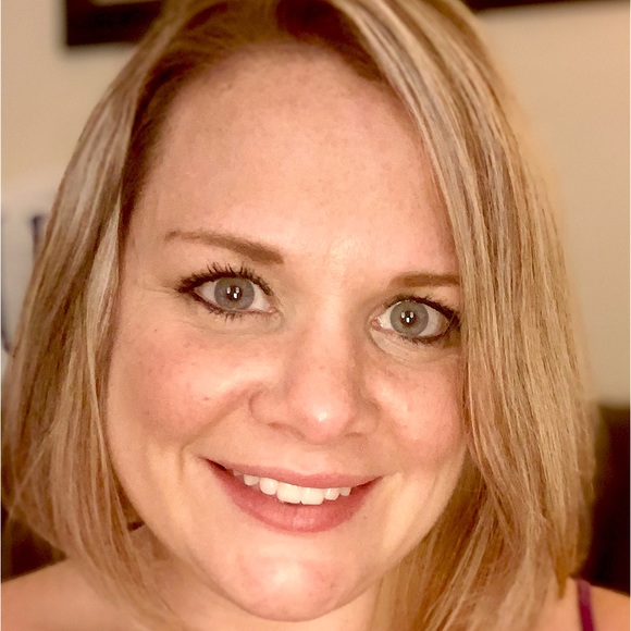 Meet your Posher, Leah🌷 - Picture 2 of 4